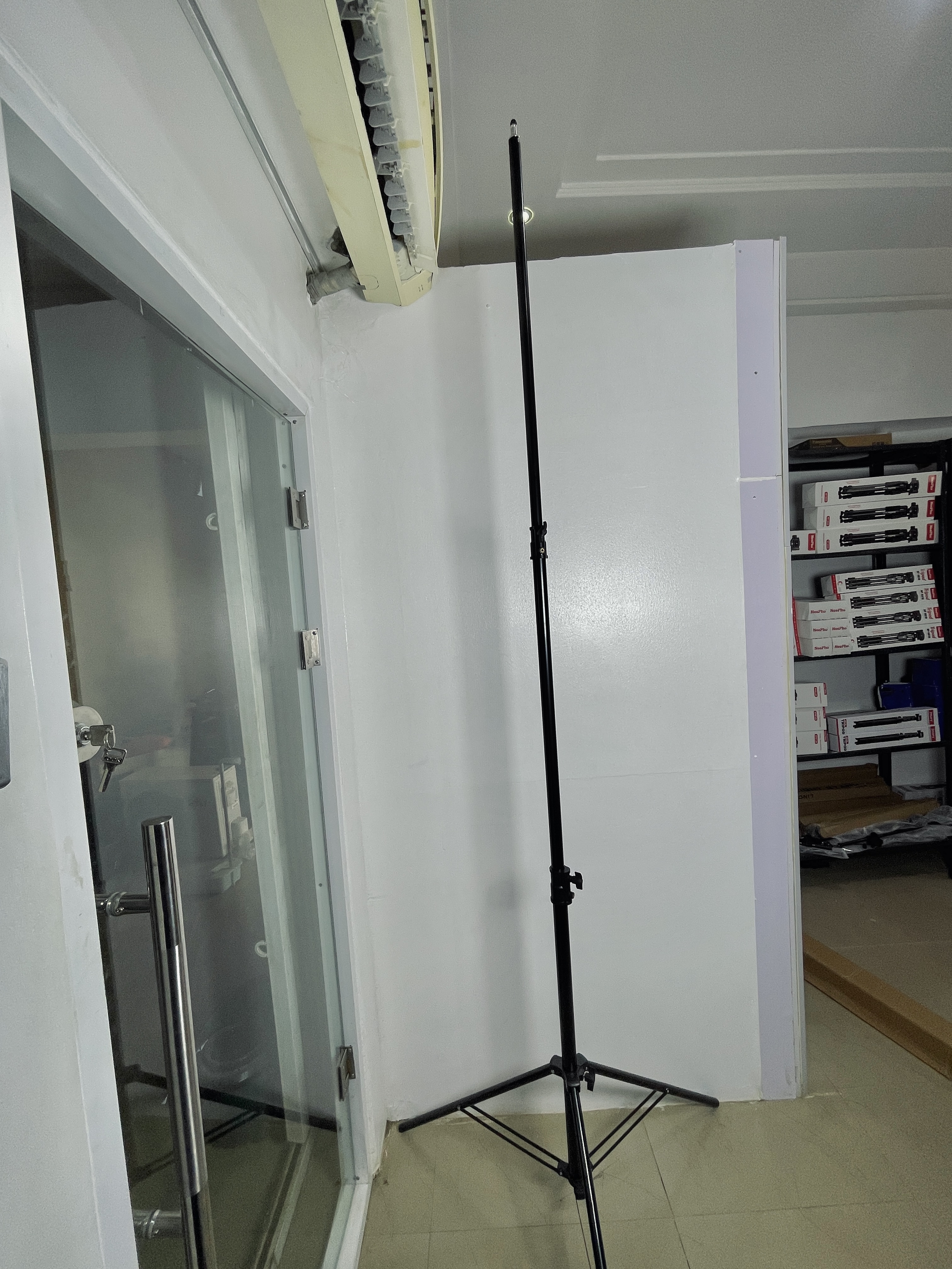 STILL THUGGIN IT varsity Jacket - white